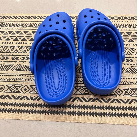 NWOT Blue Crocs - Picture 5 of 6